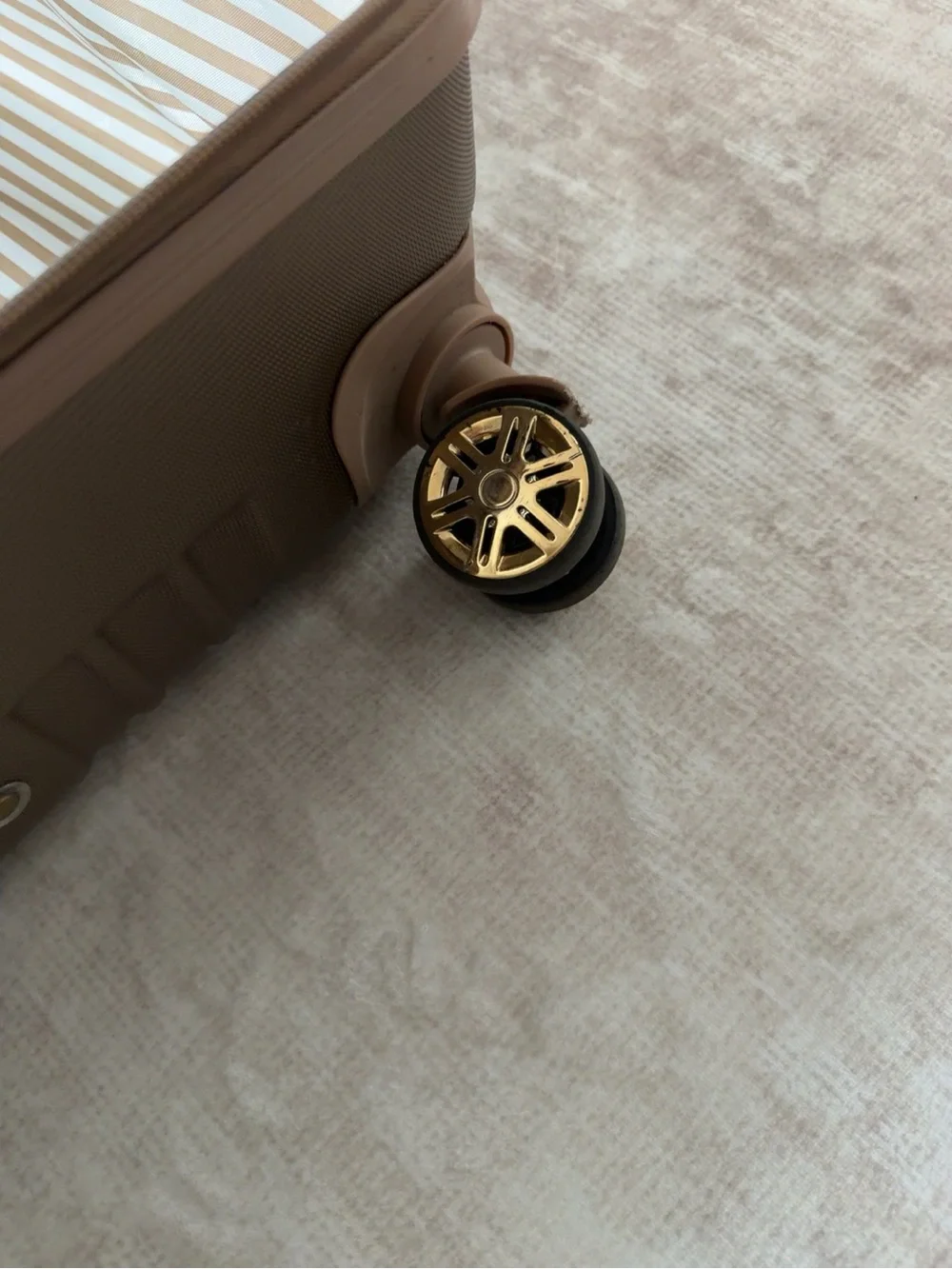 London Fog Metallic Bronze Carry-On Spinner Luggage